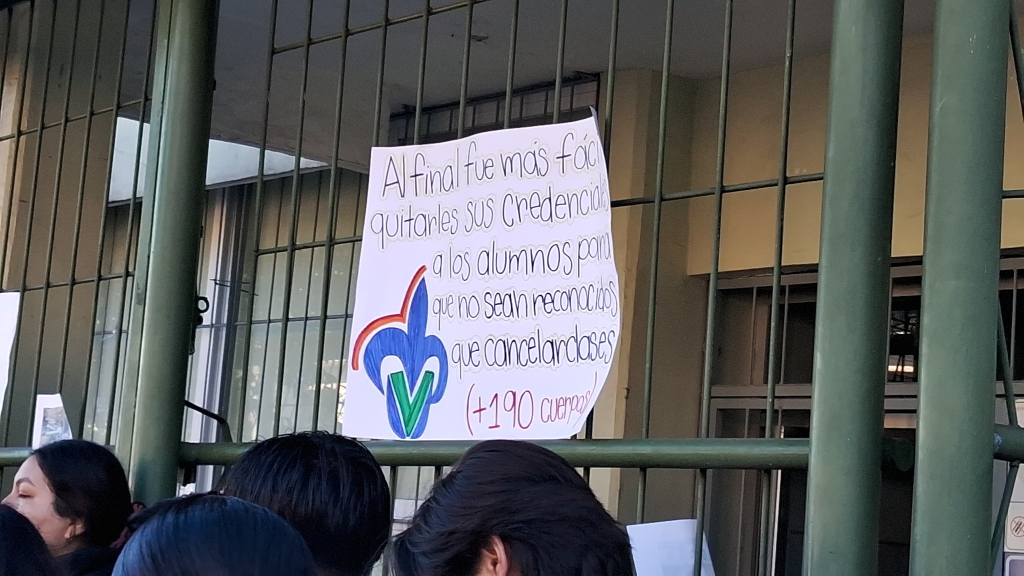Estudiantes de Enfermería de la UV paran labores y exigen justicia por compañeros desaparecidos y fallecidos en Poza Rica
